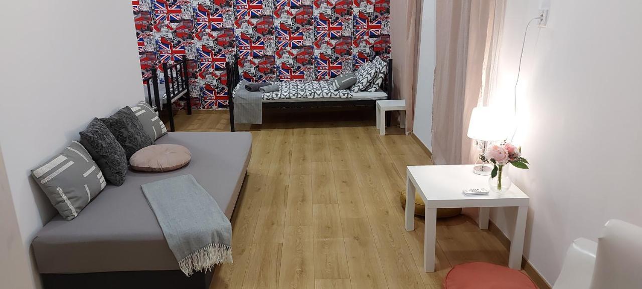 London Fog Apartment In The Party District Budapest Extérieur photo