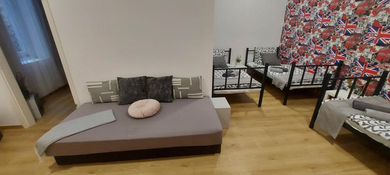 London Fog Apartment In The Party District Budapest Extérieur photo